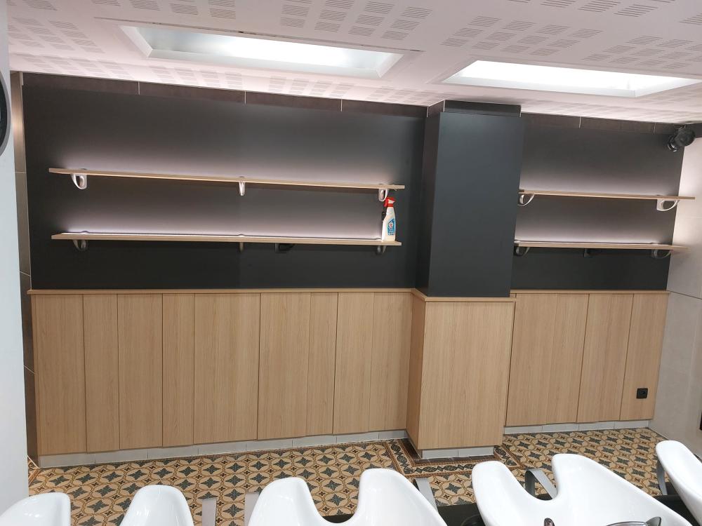 etageres-bois-salon-coiffure