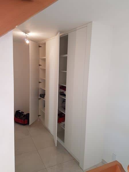 placard-sur-mesure-rangement-blanc
