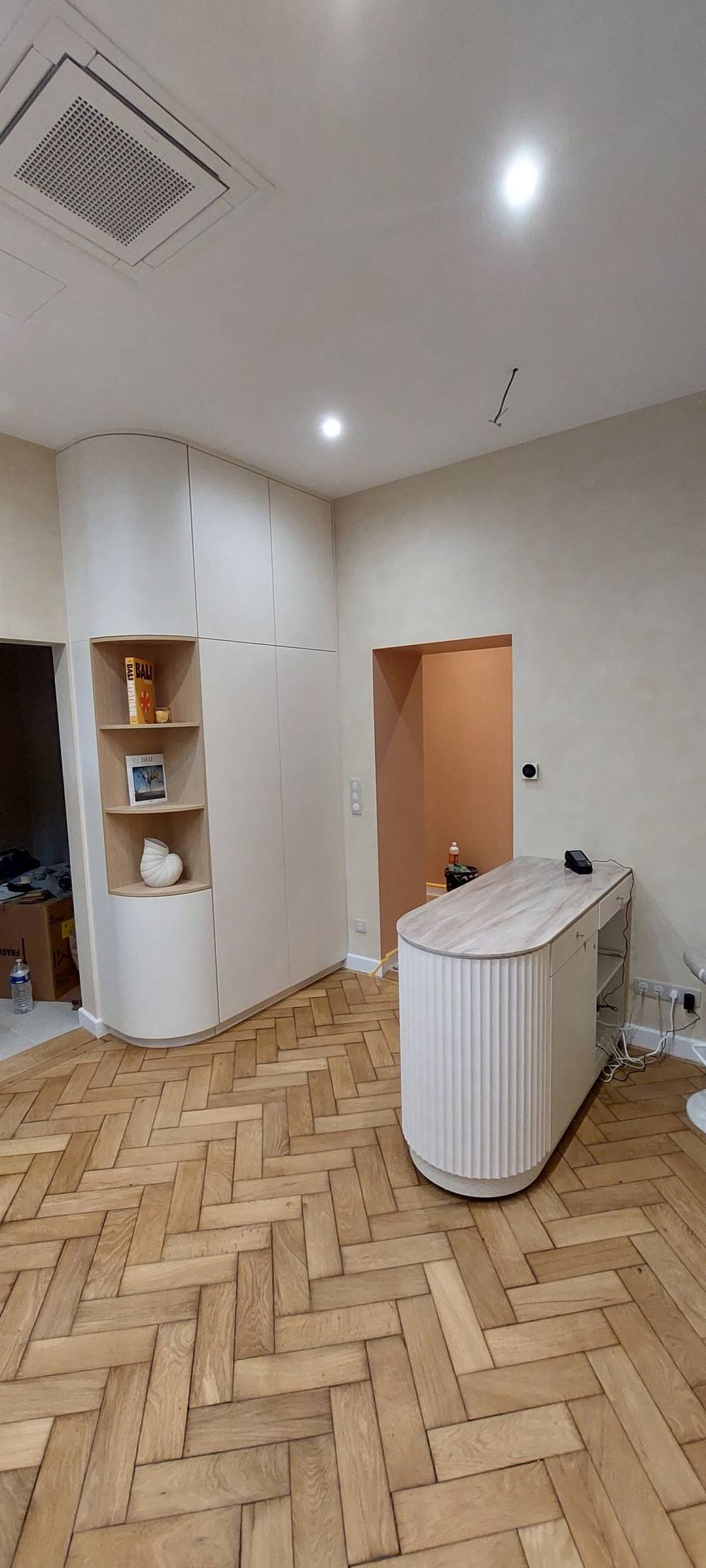 meubles-sur-mesure-comptoir-boutique