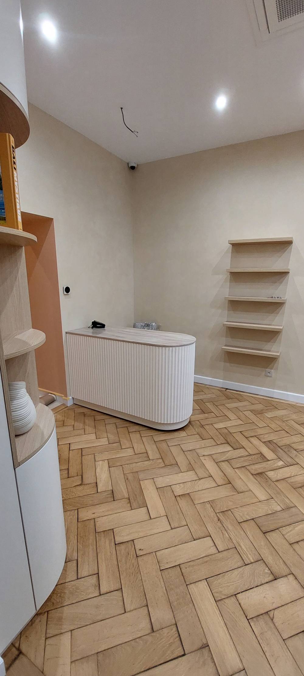 meubles-sur-mesure-comptoir-boutique